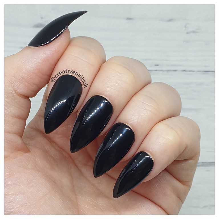 black fake nails