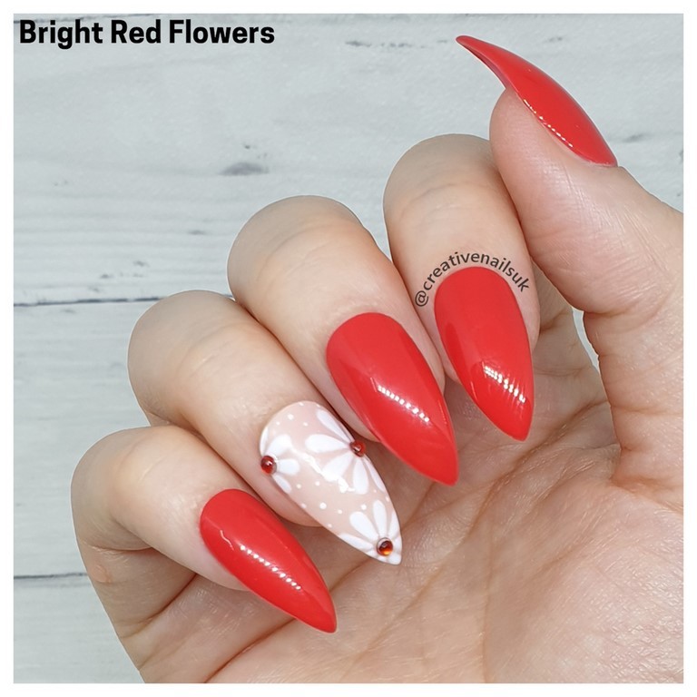 red nails with flowers