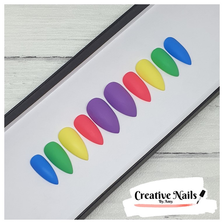 handpainted false nails