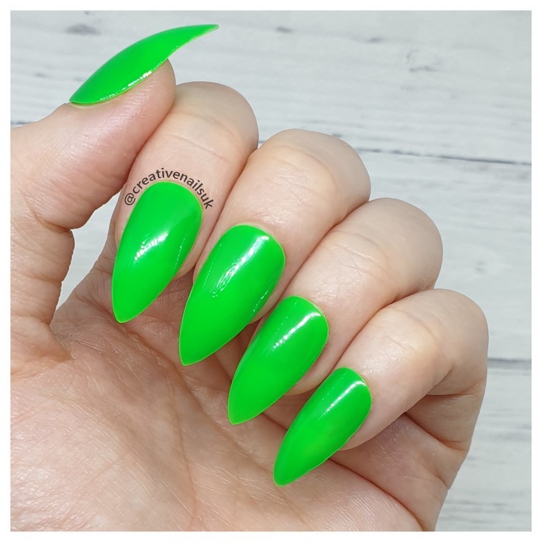 neon green fake nails