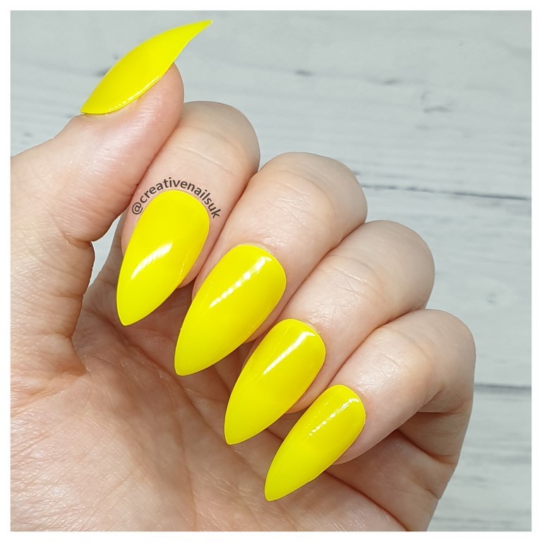 neon yellow fake nails